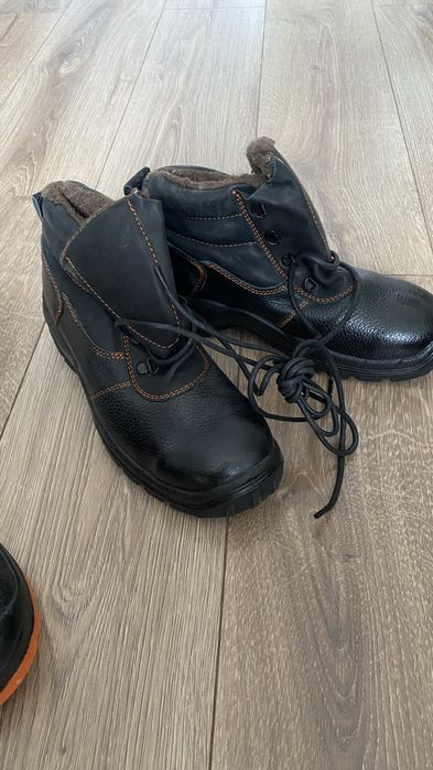 Новые спецботинки 39 размер