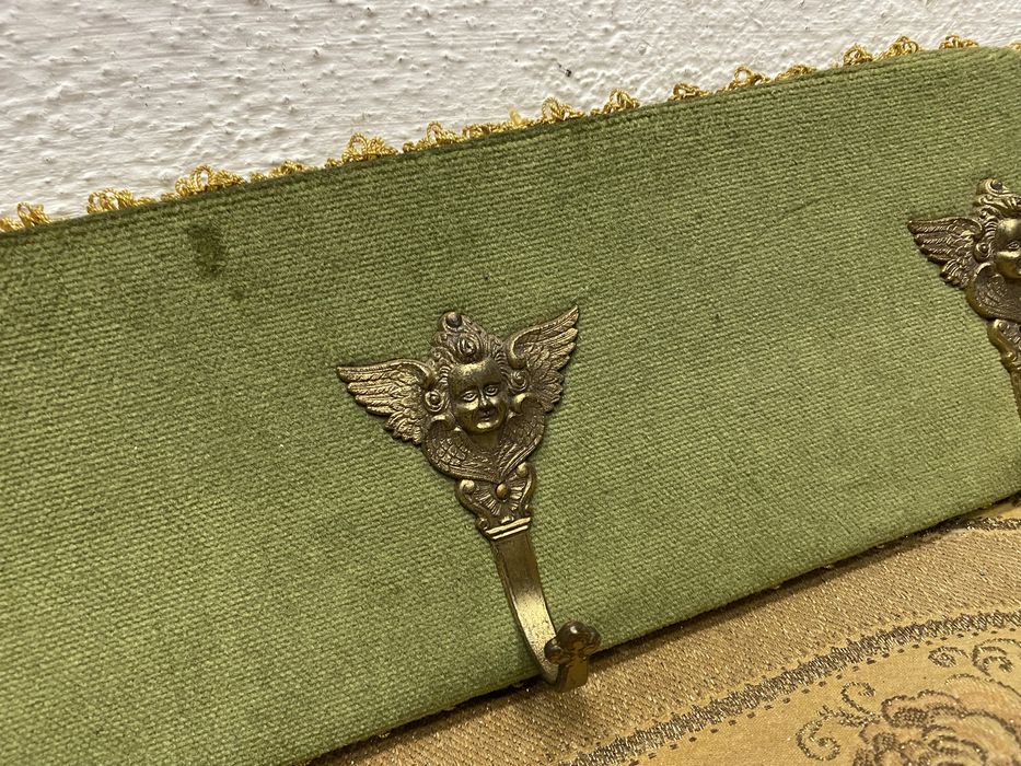 Френска барокова закачалка с месингови куки