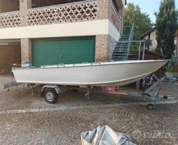 Barca aluminiu Canadian 560