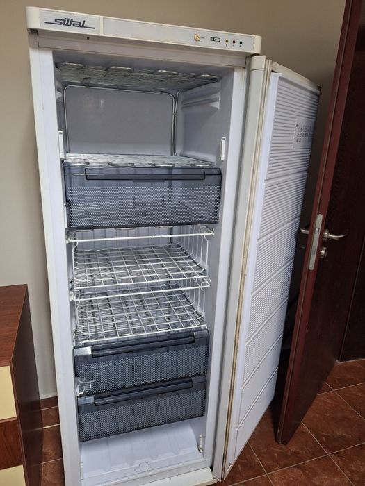 Продавам фризер Siltal