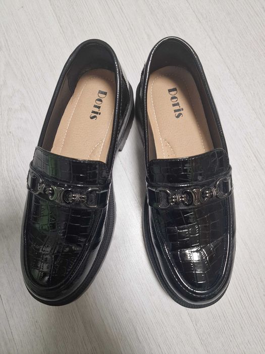 Ниски дамски обувки с равна подметка