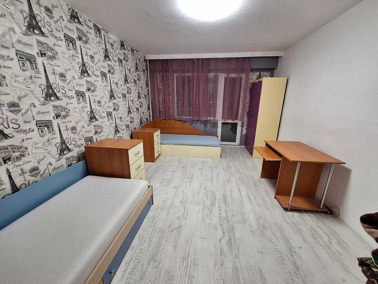 Дава се под наем Тристаен апартамент в Бургас, Изгрев - 80 кв.м за 225 € - Снимка #1