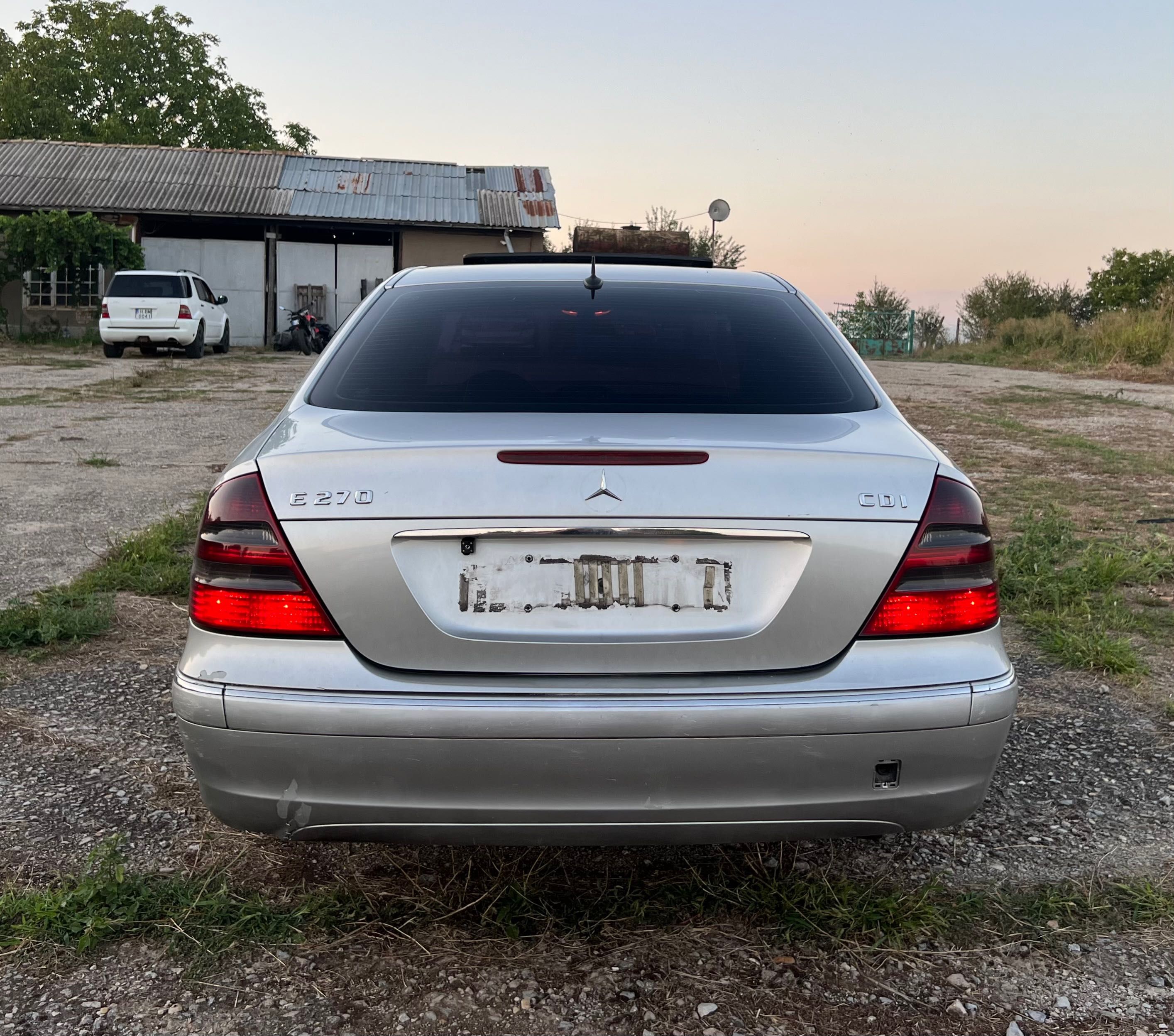 MERCEDES E270 На Части