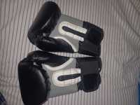 Продавам боксови ръкавици