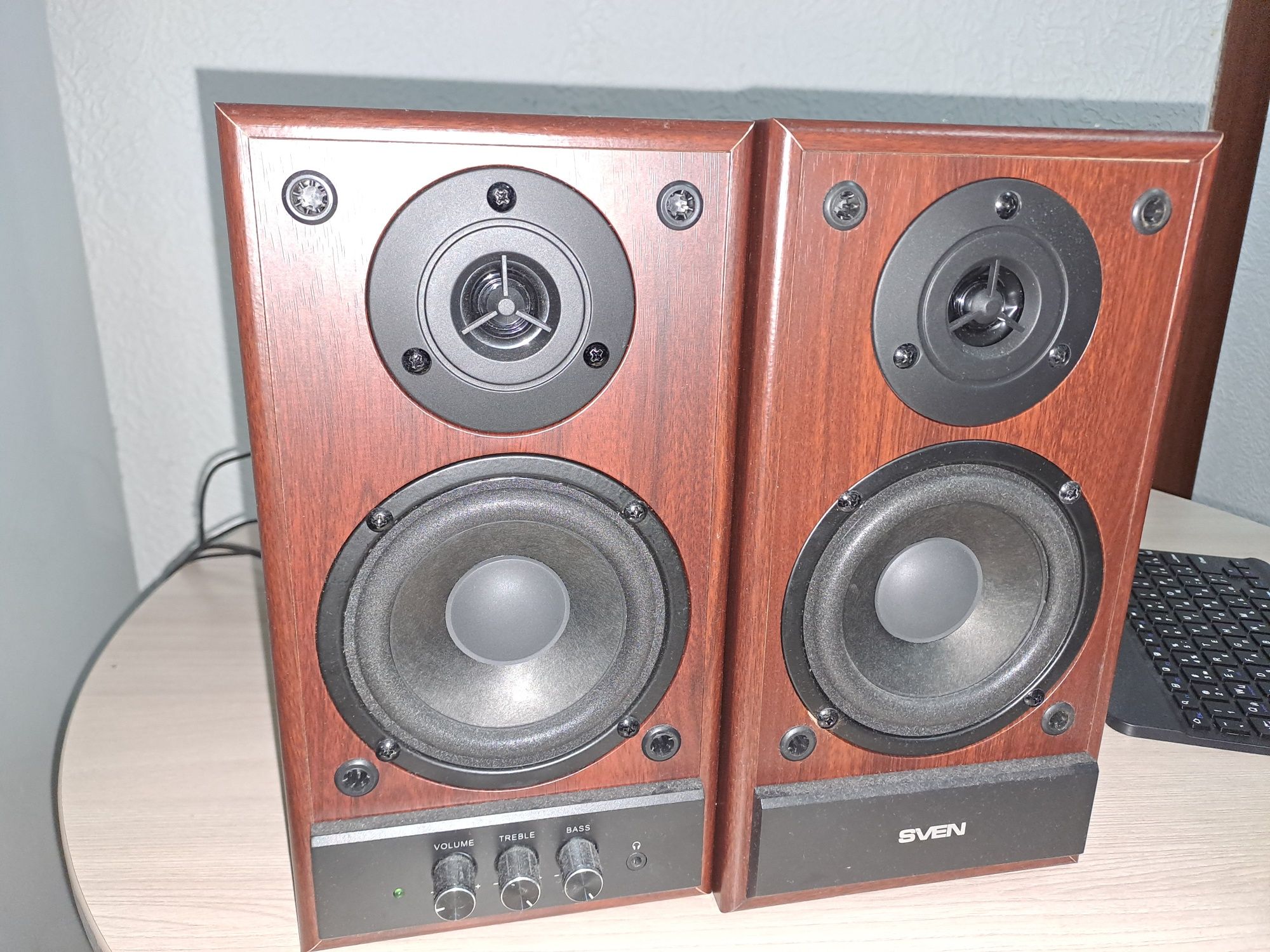 Продам колонки Sven sps 702