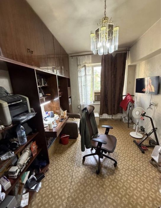 Ц-5 , 4-х комнатная квартира со средним ремонтом.