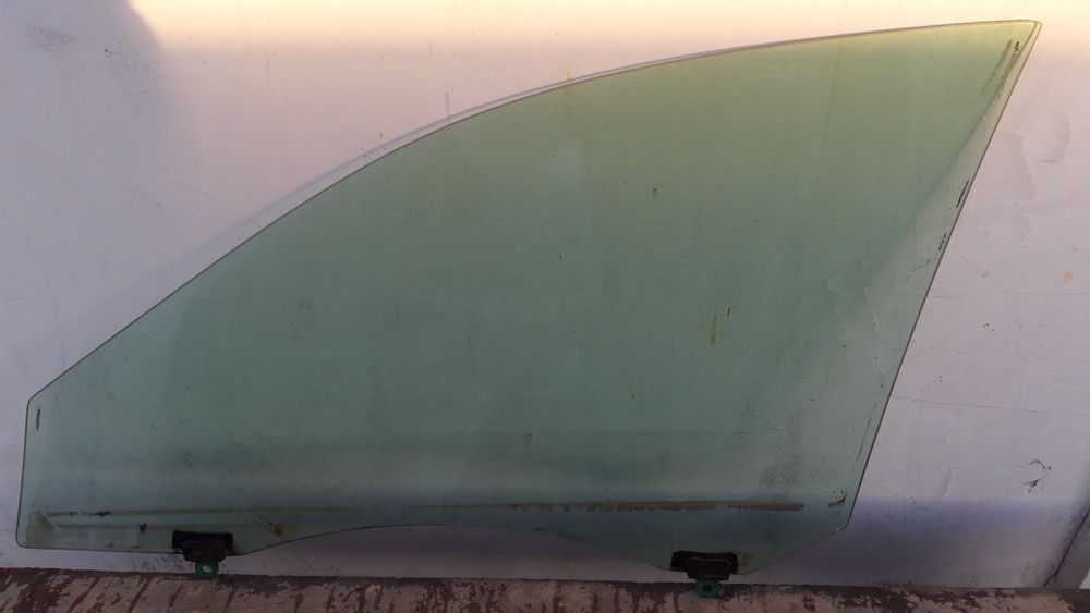 Продам переднее боковое стекло ПРАВОЕ