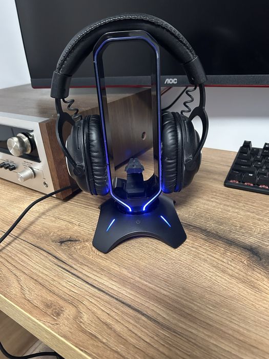 Стойка за слушалки RGB