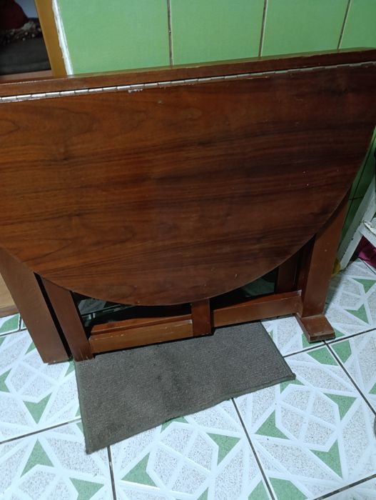 Vând masa pliabilă ovală