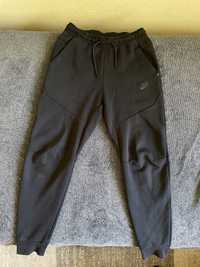 Pantaloni Nike Tech Fleece