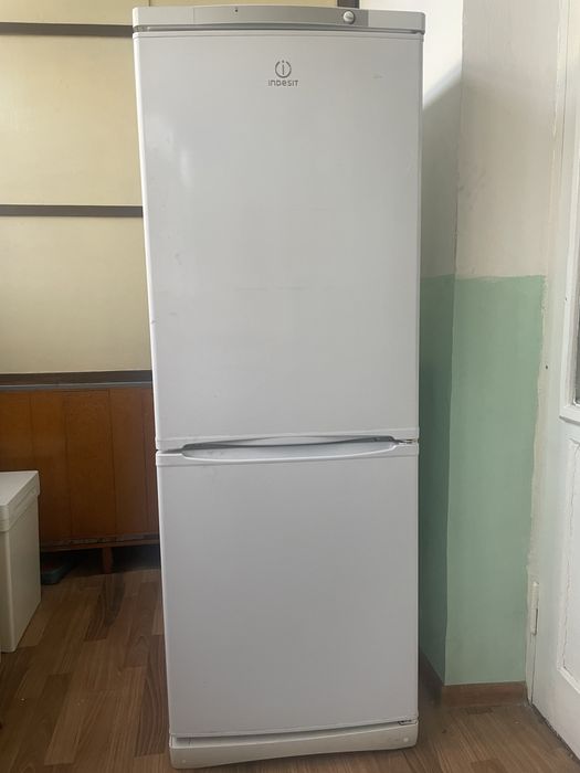 Холодильник INDESIT на запчасти