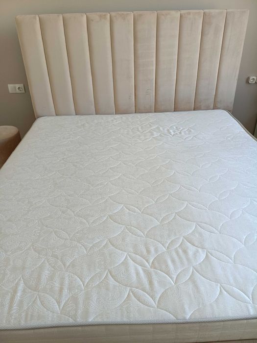 Кровать с матрасом