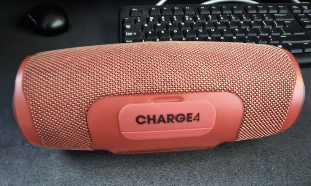 Vând Boxa Portabila JBL Charge 4 Și 5