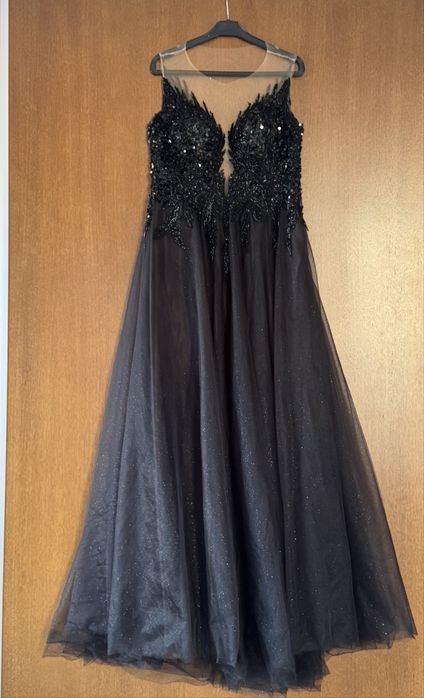 Черна бална рокля