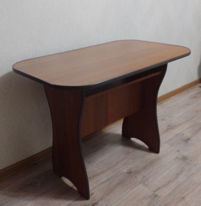 Продам стол кухонный