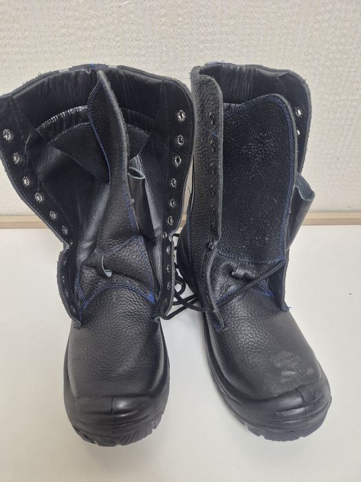 Продам мужские ботинки