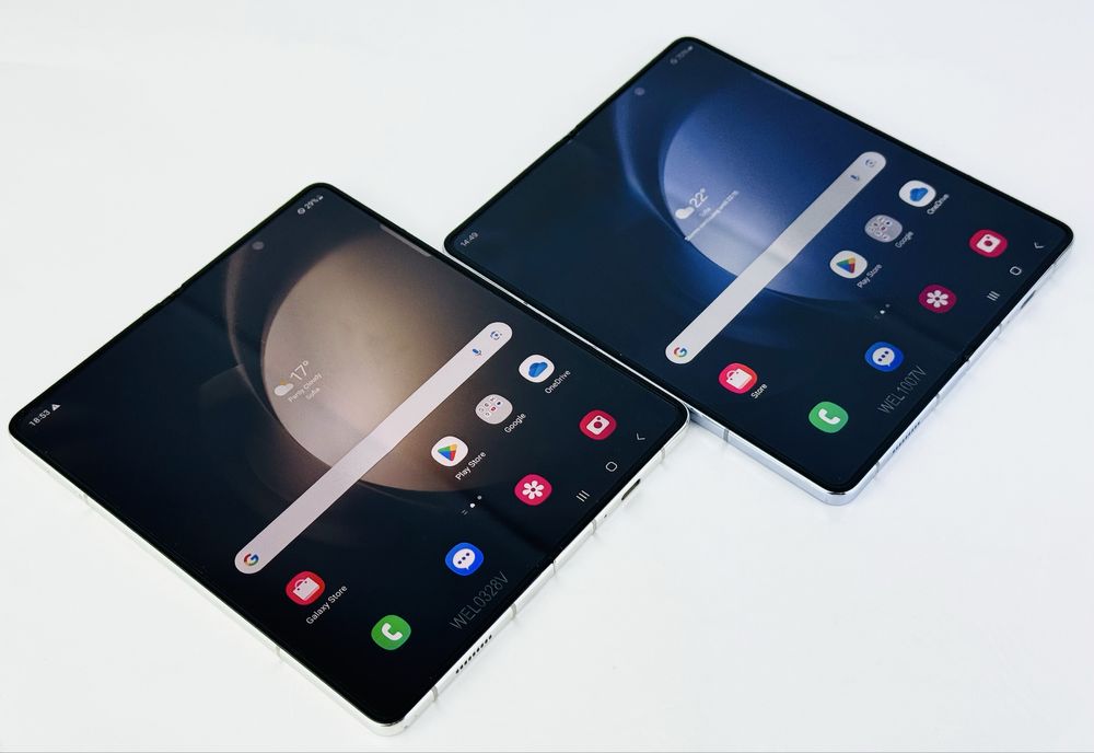 Samsung Galaxy Z Fold 5 256GB 12RAM Begie / Blue Перфектен! Гаранция
