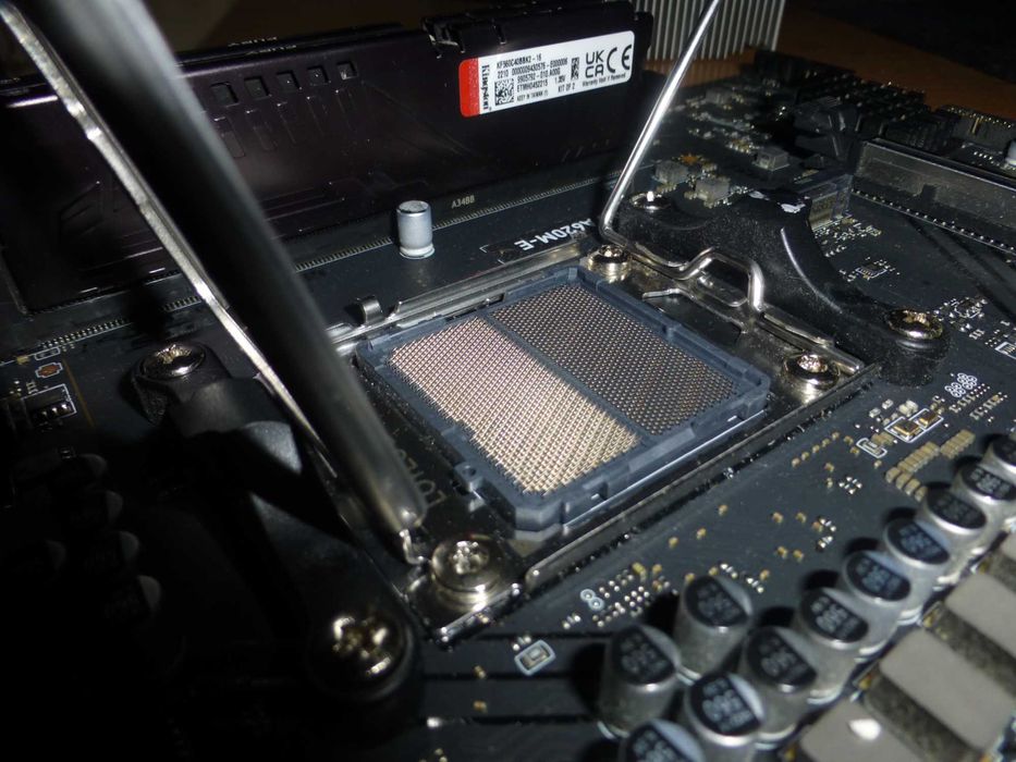 комплект MSI A620M-E PRO + Ryzen 7600  +16GB DDR5 5600mhz и охладител