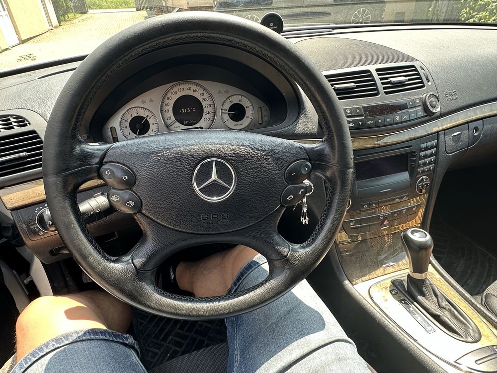 Mercedes-Benz E220