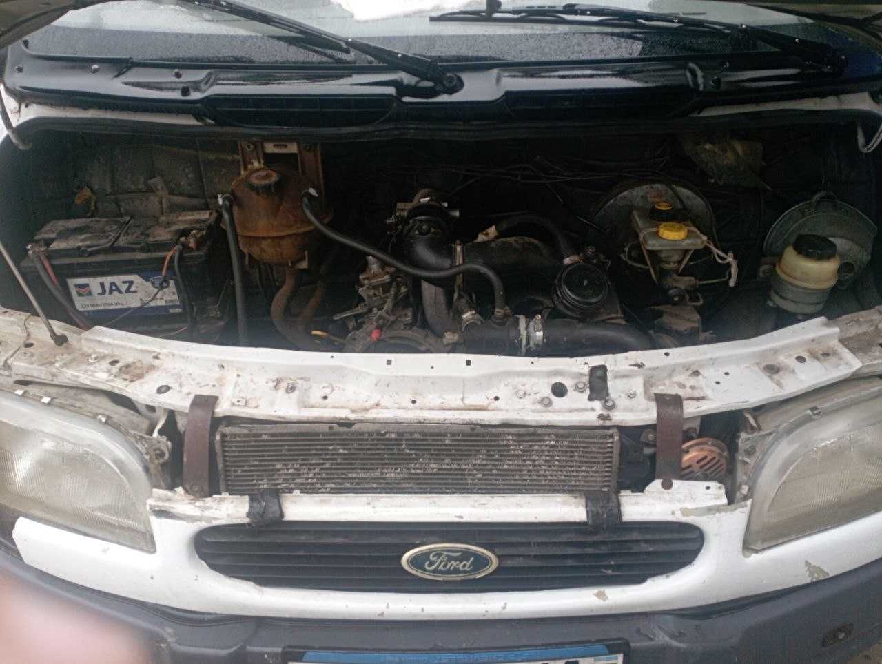 Продаю Ford Transit 1999 года.