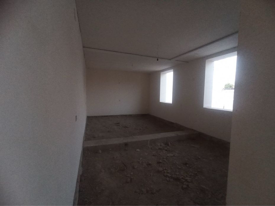 Ховли уй сотилади.