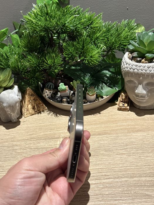 Iphone 16 pro de piese cu bypass