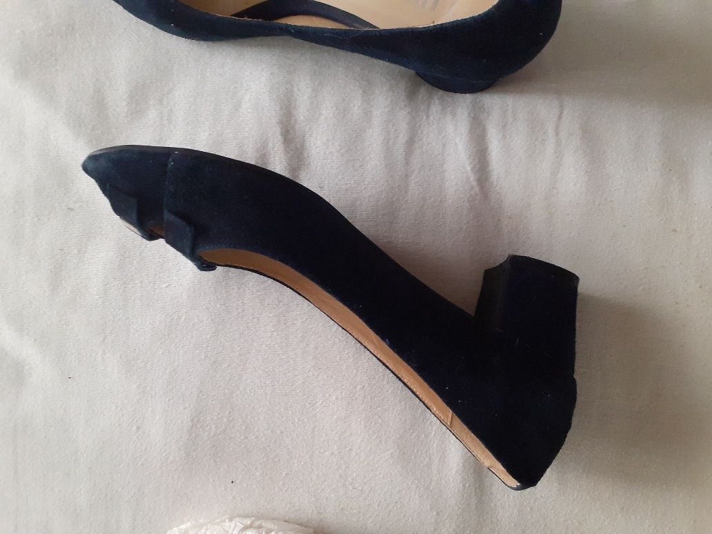 Нови обувки, тъмно син велур,подходящи и за официални  случаи