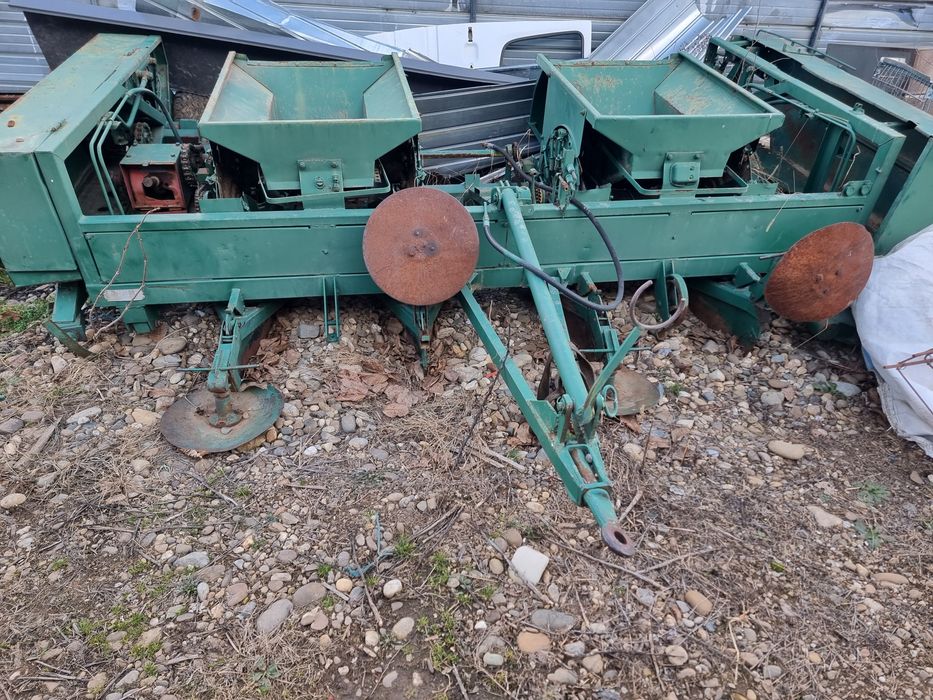 Vând semănătoare de cartof , plug lemken cu 4 trupițe , plug moro cu 3