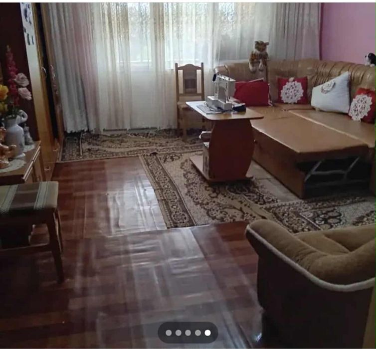 Apartament cu 2 camere, bucatarie, hol, balcon si boxa la subsol