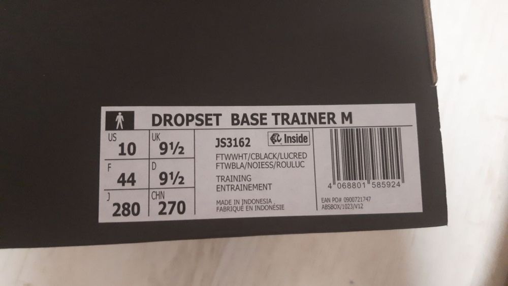 Adidas чисто нови Обувки