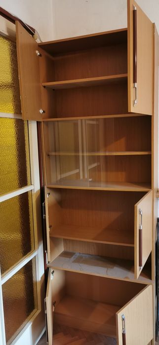 ПОДАРЯВАМ Секция с гардероби