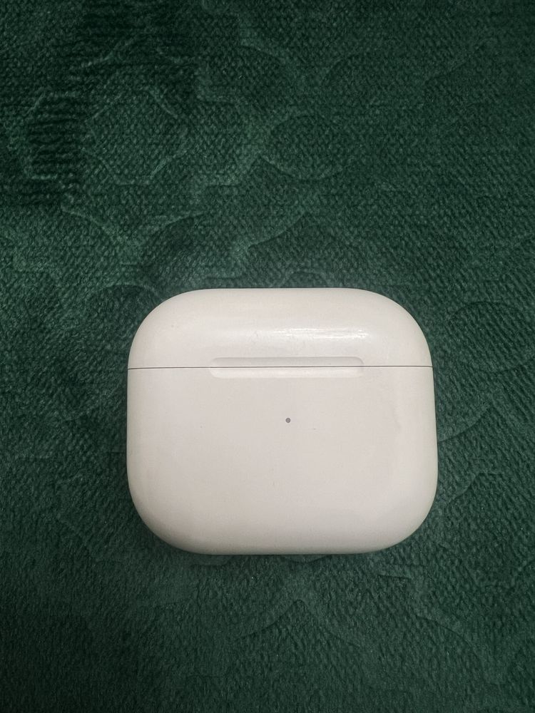 Продам Наушники Apple AirPods 3 with Lightning Charging Case белый