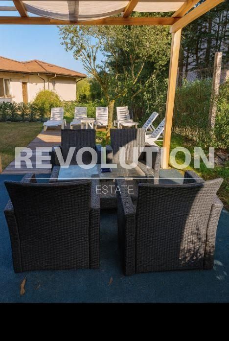 Къща в район извън Варна!