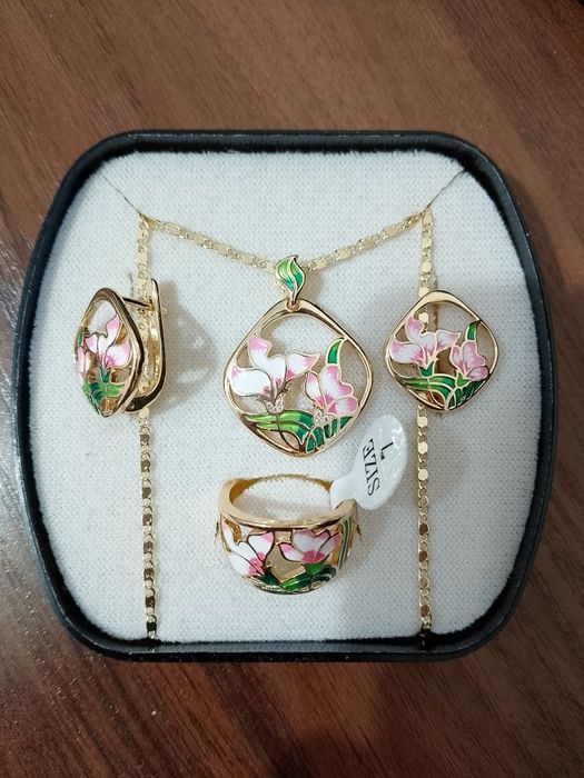 Серьги под золото (бижутерия). Новая