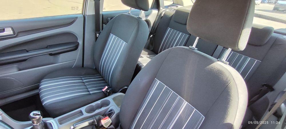 Продавам Ford Focus 2008 1.6i + гуми