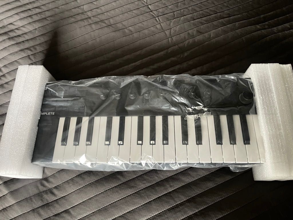 Native Instruments M32 Midi Keyboard -Mint Condition Like New