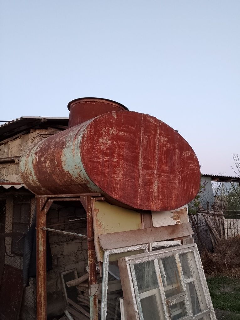 Продам бочку,цицерну металлическая