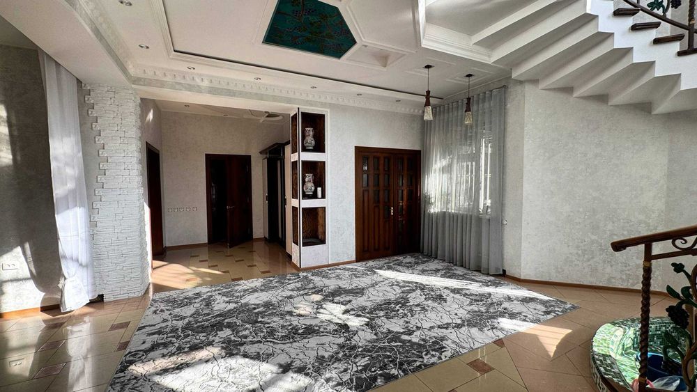 ПРОДАЕТСЯ ДОМ Ор.р: Российское посольство  6,8 Соток 8 Комната