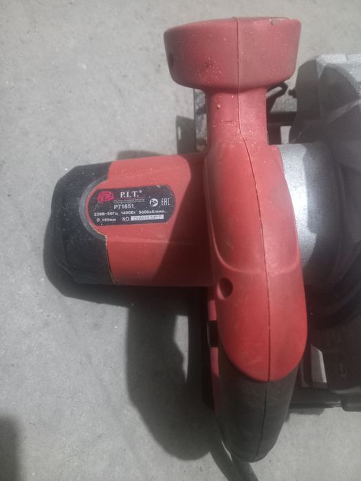 Продам дисковую пилу  отличном состоянии работает отлично