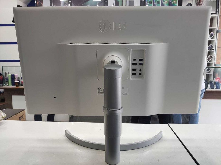 Монитор LG 32" 32UL750