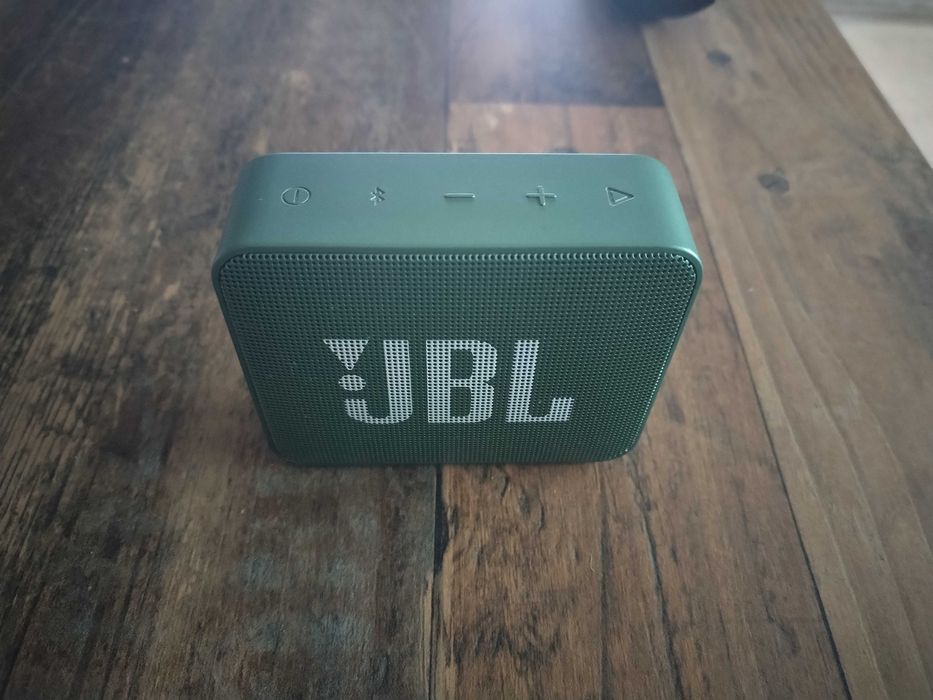 Колонка JBL GO ESSENTIAL, зелена