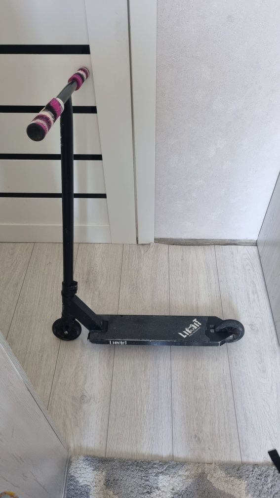 Продам Самокат Limit lmt69
