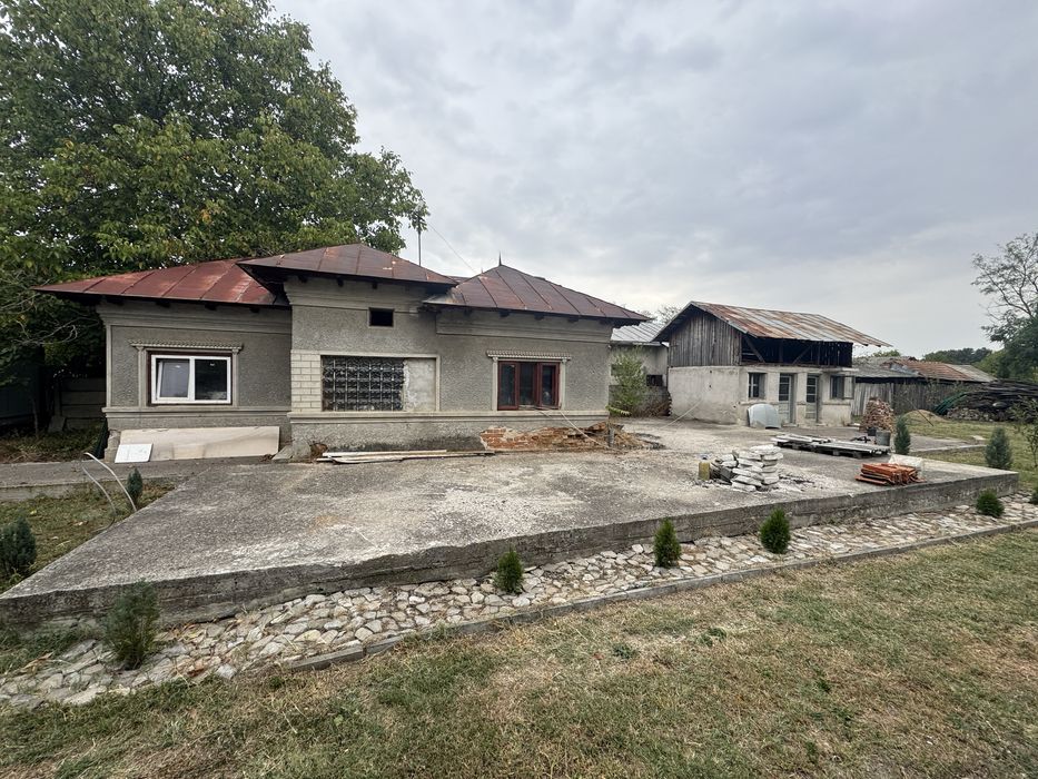 Teren Catunu (cornesti) cu casa si garaj , Dambovita