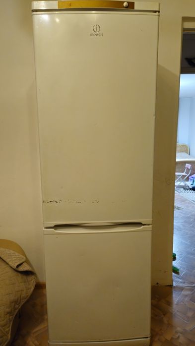 Холодильник Indesit