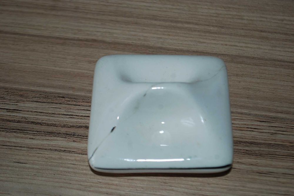 Vand set vechi, sasesc de recipiente pt condimente din faianta