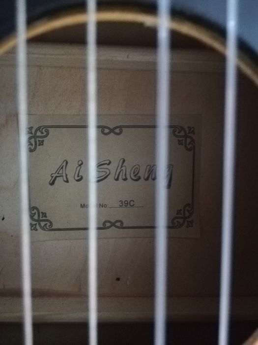 Aisheng c39 гитара в хорошем состоянии