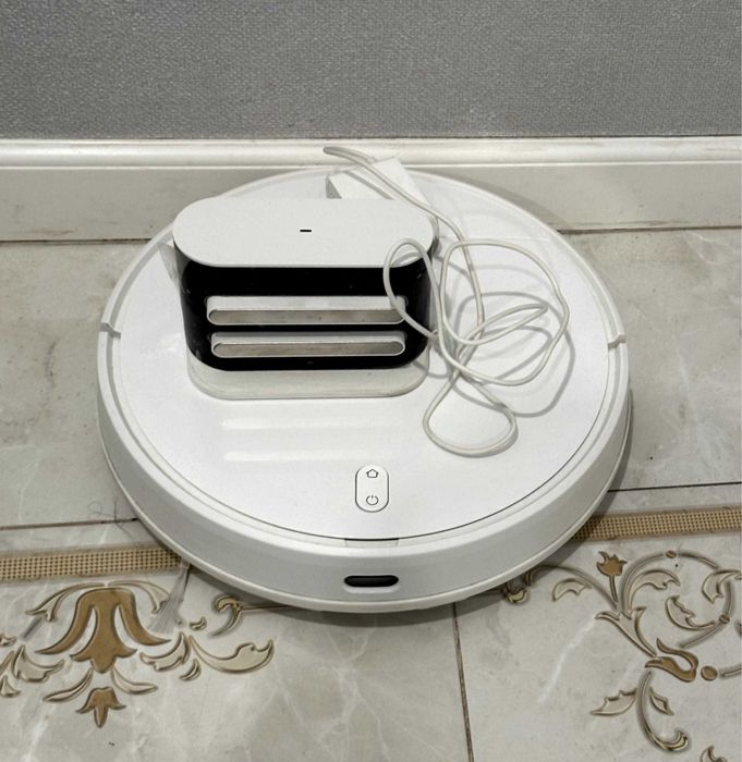 Продам робот пылесос Xiomi Mi Robot Vacuum-Mop P white