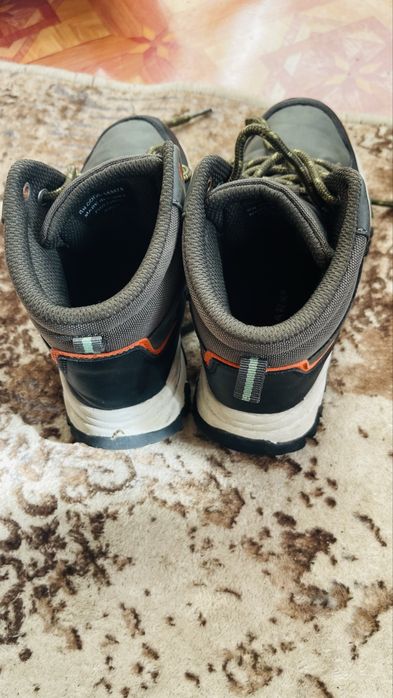 Топли детцки обувки в много добро състояние