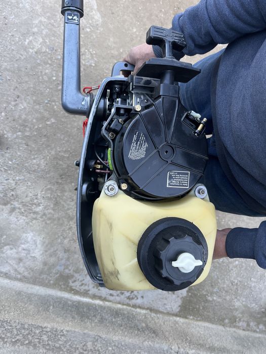 Vand motor mariner 4cai sau schimb +diferenta pe unu de 6cai