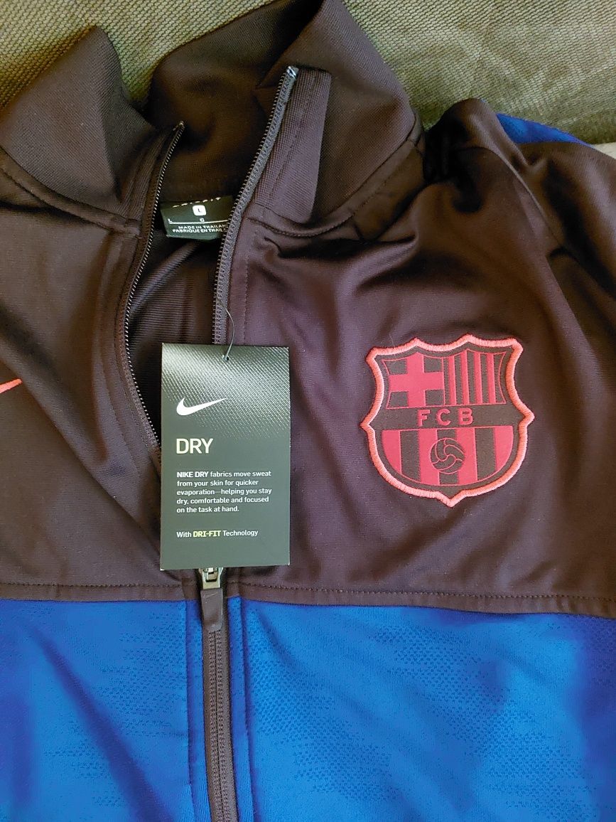 Costum sport Nike dri-fit Barcelona